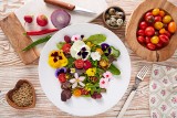 Wiosna na talerzu, czyli jadalne kwiaty w naszym menu [PORADNIK]