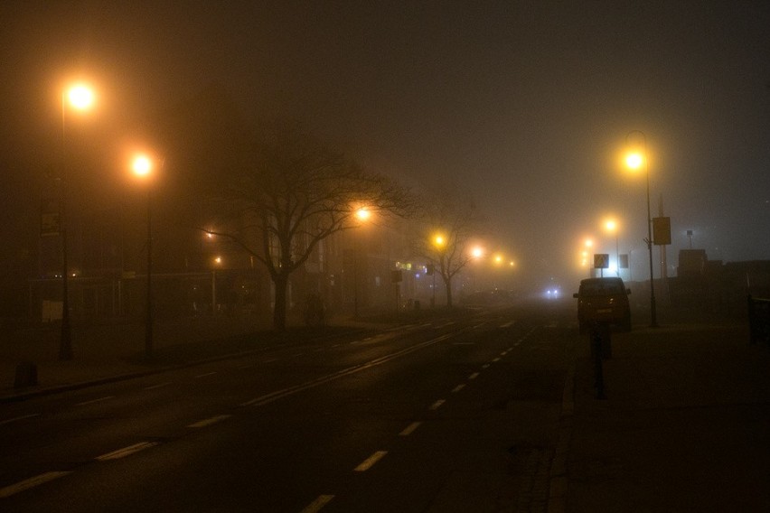 Tajemniczy Gdańsk. Zobaczcie nocne zdjęcia Gdańska spowitego mgłą