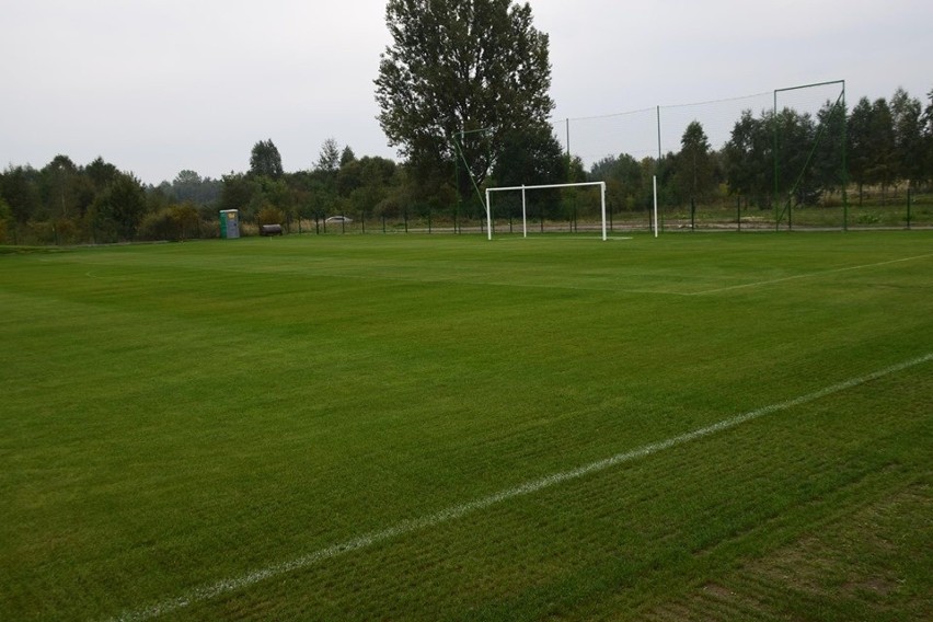Nowe boisko piłkarskie w Gowarczowie już gotowe. W niedzielę oficjalne otwarcie i pierwszy mecz