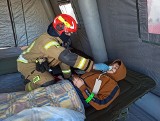 Wspólne ćwiczenia ratowników medycznych, strażaków i policjantów w Pabianickim Centrum Medycznym