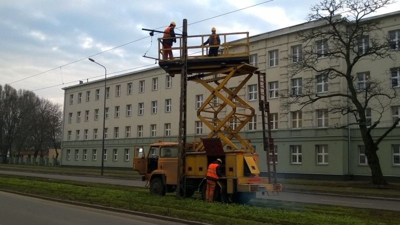 Awaria! Nie jeżdżą tramwaje przez ul. Zieloną [zdjęcia]