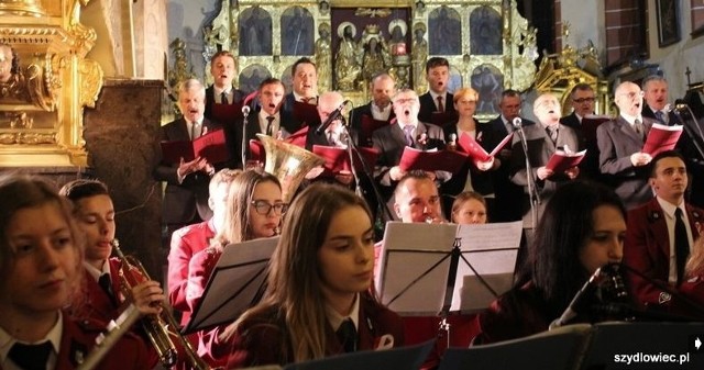 W ubiegłym roku, z okazji setnej rocznicy odzyskania niepodległości, odbył się między innymi koncert w kościele pod wezwaniem świętego Zygmunta w Szydłowca, Miejskiej Orkiestry Dętej oraz Męskiego Zespołu Reprezentacyjnego.
