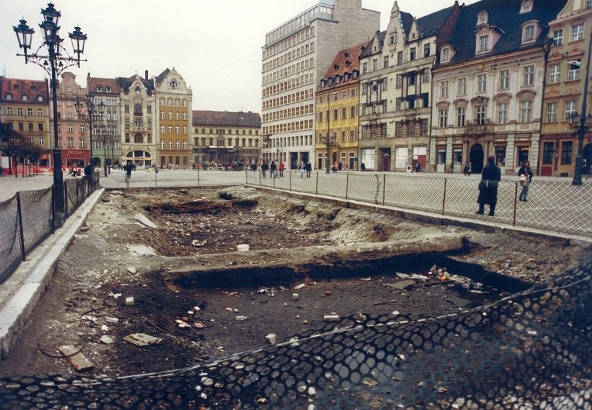 Czas remontów, nie zawsze udanych, rozkopany rynek, hotel...