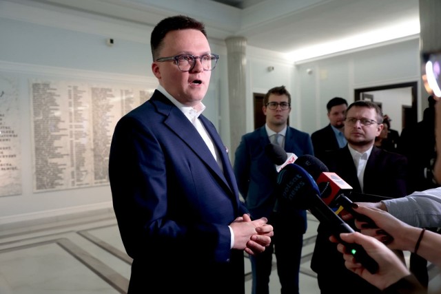 Szymona Hołownia przyznał, że jeśli PiS nie zgłosi nowych kandydatów, to Prezydium Sejmu może zdecydować o podziale miejsc w komisji pomiędzy inne kluby.