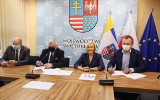 Umowa podpisana. Prawie 2,7 miliona złotych z funduszy unijnych trafi do powiatu sandomierskiego. Co będzie zrobione?