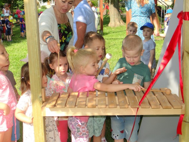 W  Publicznym Przedszkolu nr 10 w Radomsku powstała sensoryczna ścieżka muzyczna