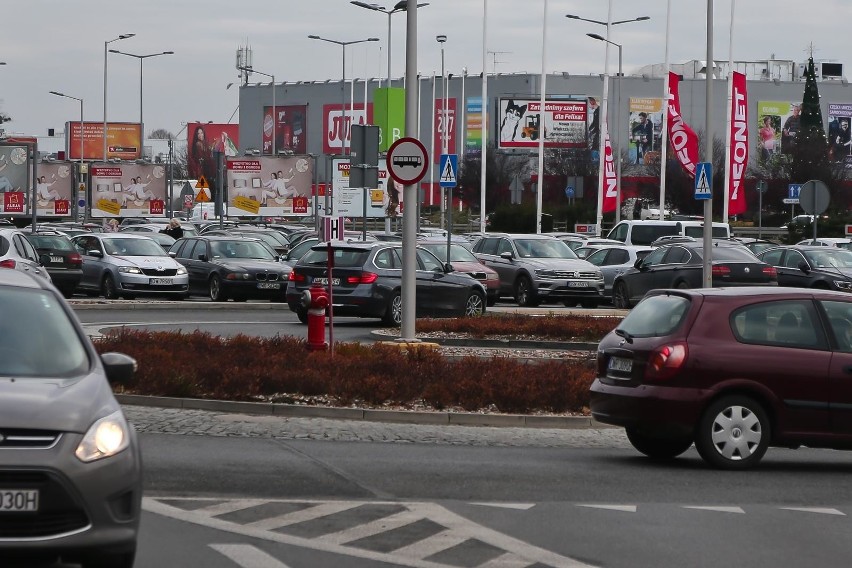 Jak czynne będą markety w grudniu? Rząd zmienia przepisy z...