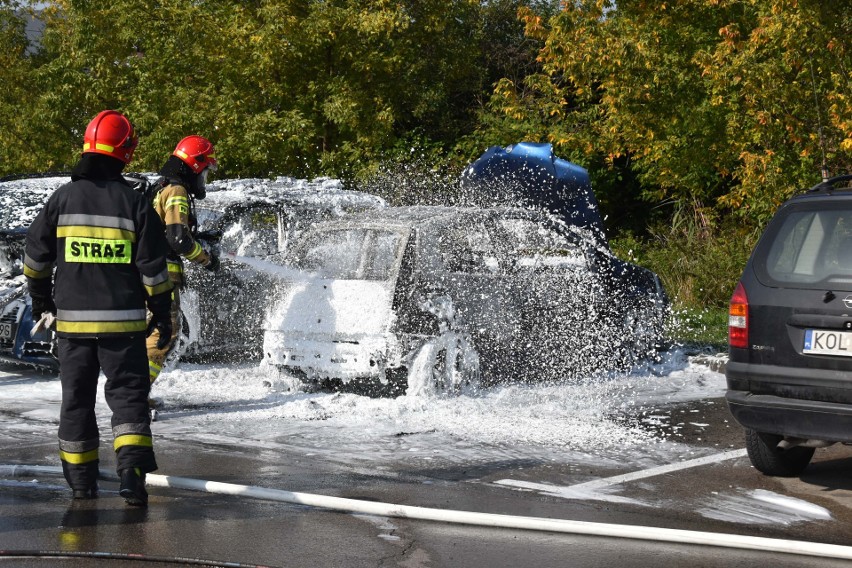 Pożar samochodów osobowych na parkingu w Olkuszu