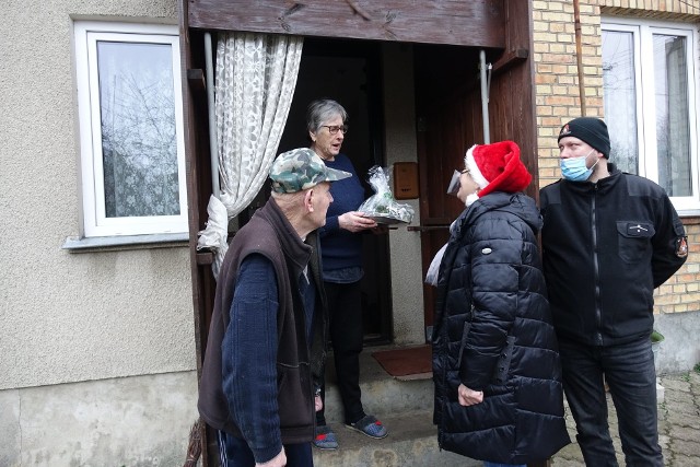 250 zestawów wigilijnych trafiło do samotnych mieszkańców Michałowa. Zadbała o to Fundacja Mała Ojczyzna