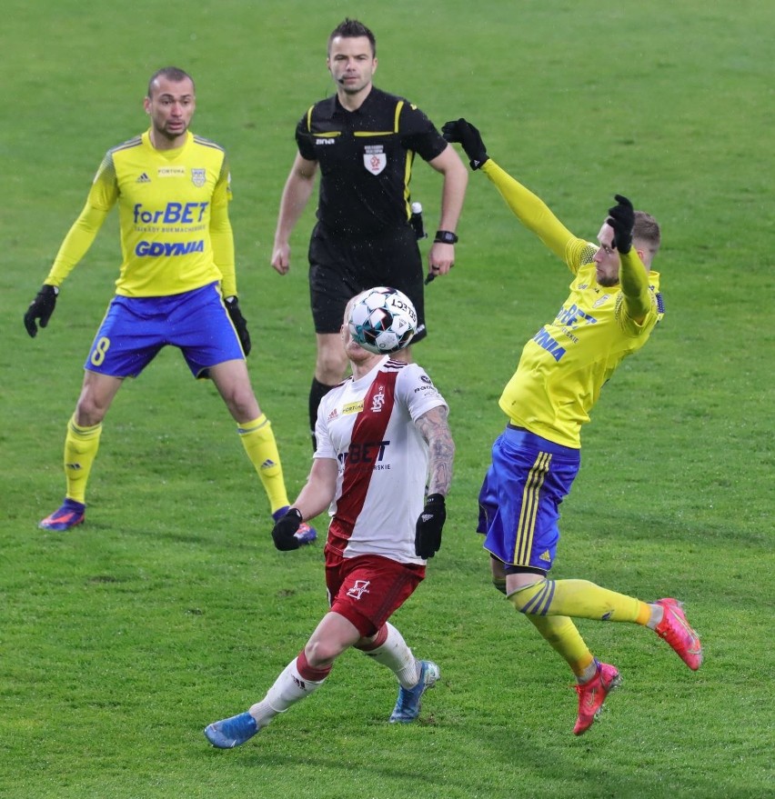 Korona-ŁKS. Dwukrotnym mistrzom Polski zdarzało się wygrywać także na stadionie w Kielcach