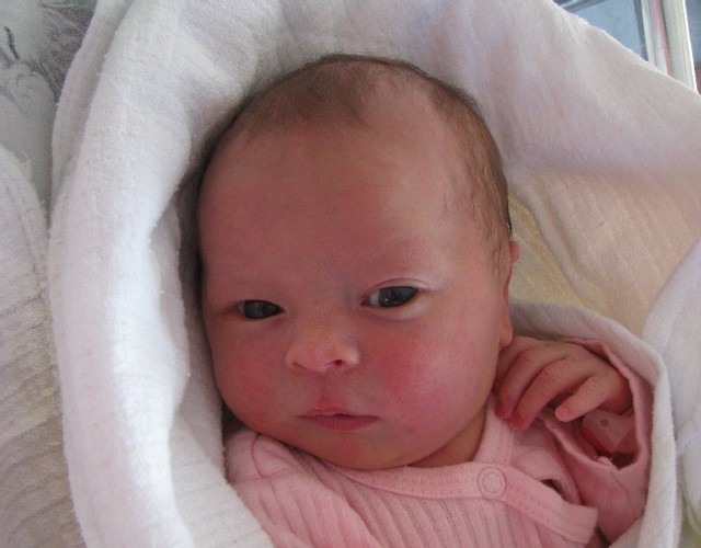 Antonina Grzymała to pierwsze dziecko Dominiki i Michała. Córka urodziła się 26 marca, ważyła 2900 g i mierzyła 54 cm
