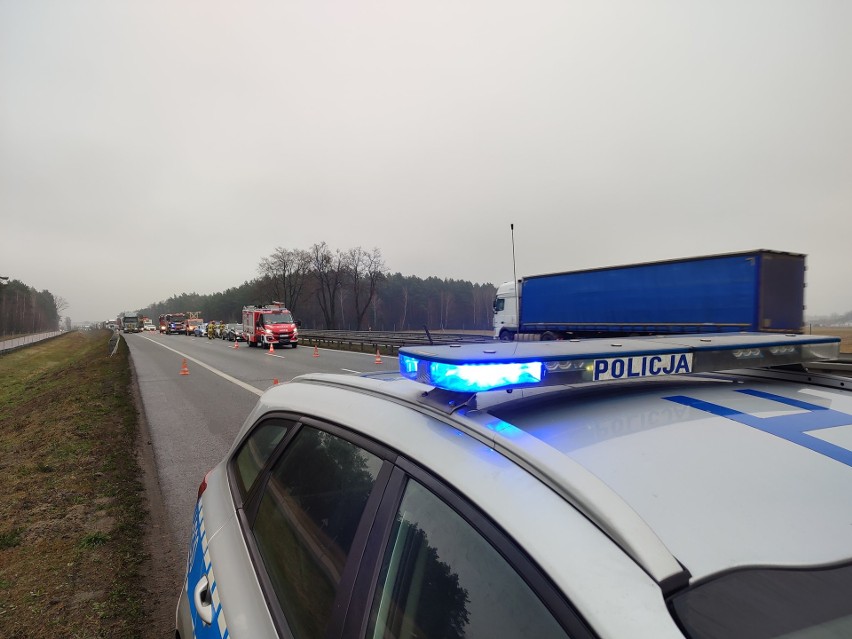 Wypadek na S8 między węzłem komunikacyjnym Niegów a węzłem komunikacyjnym w miejscowości Głuchy. 15.12.2021