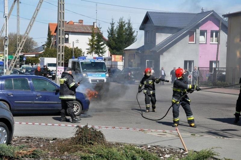 Przasnysz. Zapaliło się renault 