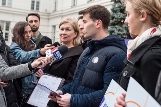 W Bydgoszczy odbyła się konferencja prasowa przedstawicieli partii Wiosna.