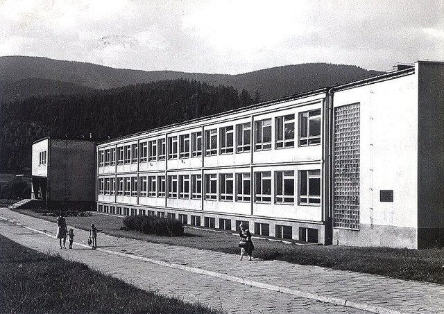 Szkoła Tysiąclecia w Węgierskiej Górce