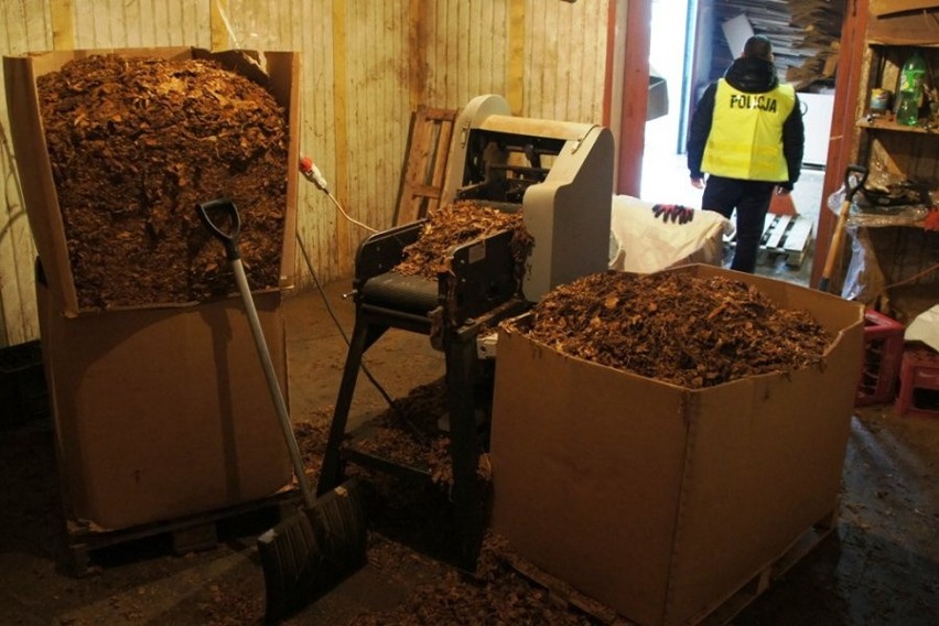 Nielegalny tytoń wart ponad 3 miliony złotych przy ulicy Brzezińskiej [zdjęcia]