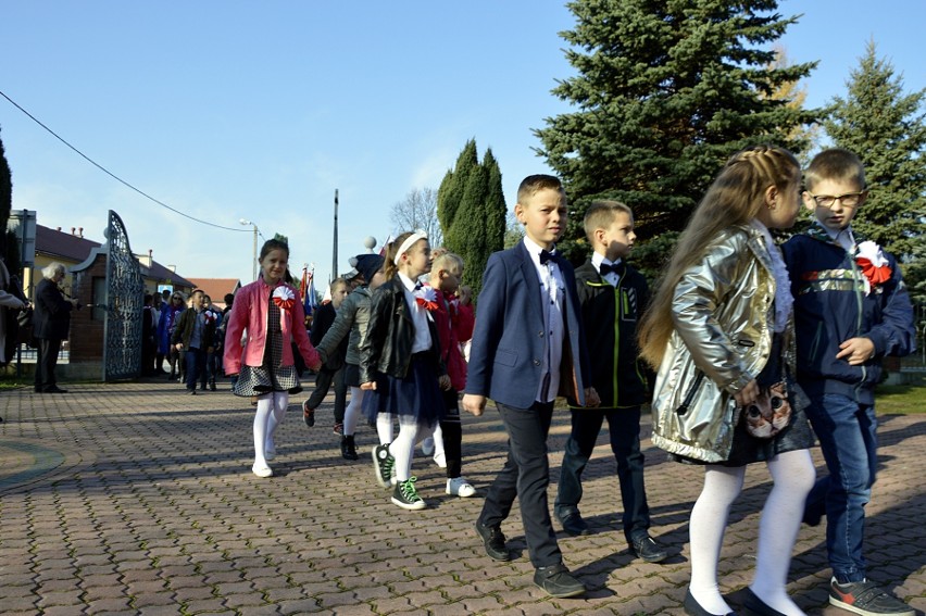 Staszkówka. Uroczyście świętowano rocznice niepodległości. W kościele odsłonięto okolicznościową tablicę