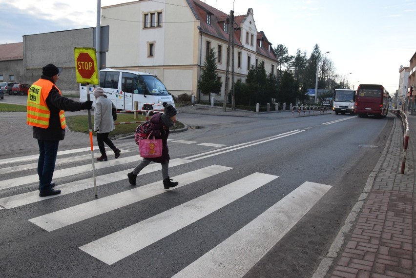 Aktualnie droga krajowa nr 11 biegnie przez środek miasta,...