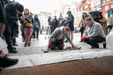 Są małe, lecz mają wielkie znaczenie. We Wrocławiu, w bruku pl. Solnego pojawiły się nowe Stolpersteine, poświęcone rodzinie Hertzów