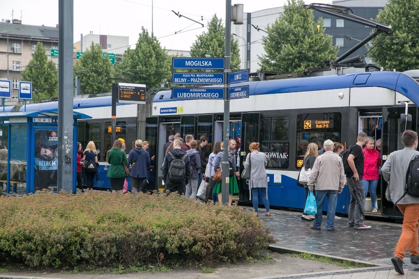 Wielki tłok w krakowskich tramwajach i autobusach