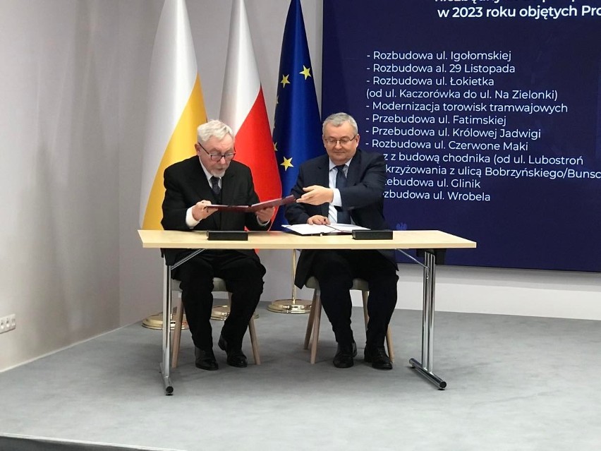 Kraków. Jacek Majchrowski i Andrzej Adamczyk podpisali ważną umowę w sprawie organizacji igrzysk europejskich w 2023 roku 