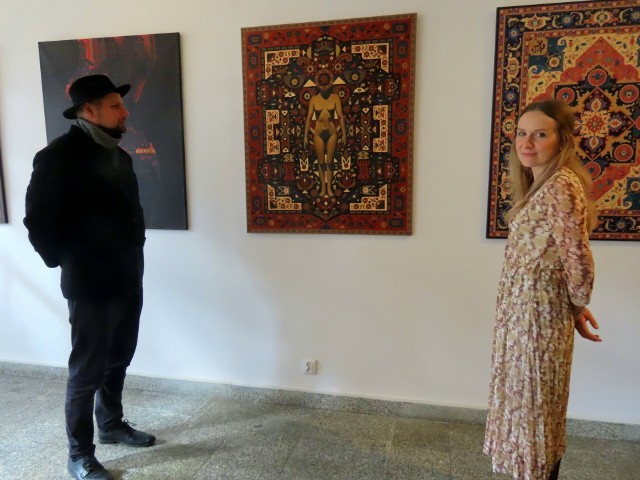 Jakub i Ewa Podlodowscy są laureatami wielu konkursów, autorami licznych wystaw, a ich obrazy zdobią prywatne kolekcje na całym świecie.