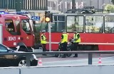 Wypadek na rondzie w Katowicach. Motorowerzysta zderzył się z tramwajem