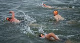 Wpław przez Kiekrz 2016: Arkadiusz Osses wygrał najstarszy maraton pływacki [ZDJĘCIA]