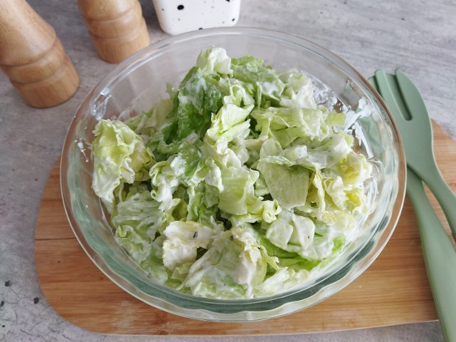 Zielona sałatka to pyszny i zdrowy dodatek do obiadu. Zrobisz ją w 10 min! Zobacz przepis. Kliknij w zdjęcie, żeby przejść do galerii.