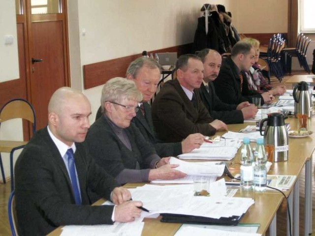 Radni Wąchocka przyjęli budżet na 2011 rok.