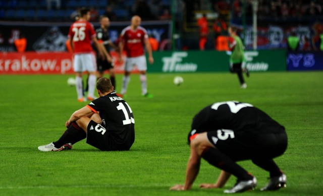 17.04.2016 krakowmecz ekstraklasa pilka nozna wisla krakow - gornik zabrze , zalamani pilkarze gornikafot. wojciech matusik / polska press