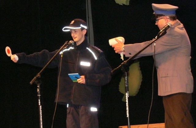 Większość uczestników przeglądu zaprezentowała na scenie Tarnobrzeskiego Domu Kultury krótkie scenki pod nazwą "z życia wzięte&#8221;.