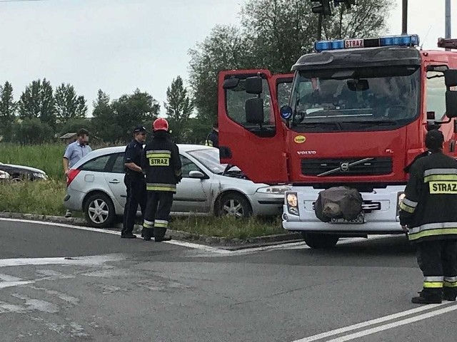 Do zdarzenia doszło ok. godz. 16.30 na ul. Powstańców Warszawskich w Opolu. Jak informuje dyżurny Komendy Wojewódzkiej PSP w Opolu, spłonęła komora silnika w aucie osobowym. Na szczęście nikomu nic się nie stało. Do pożaru pojechały 2 zastępy straży, sytuacja już jest opanowana, ruch odbywa się bez większych utrudnień.