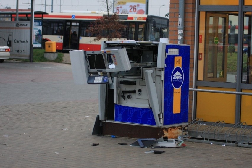 Wysadzenie bankomatu w Gdańsku przy Alei Havla. Policja prowadzi dochodzenie [ZDJĘCIA]