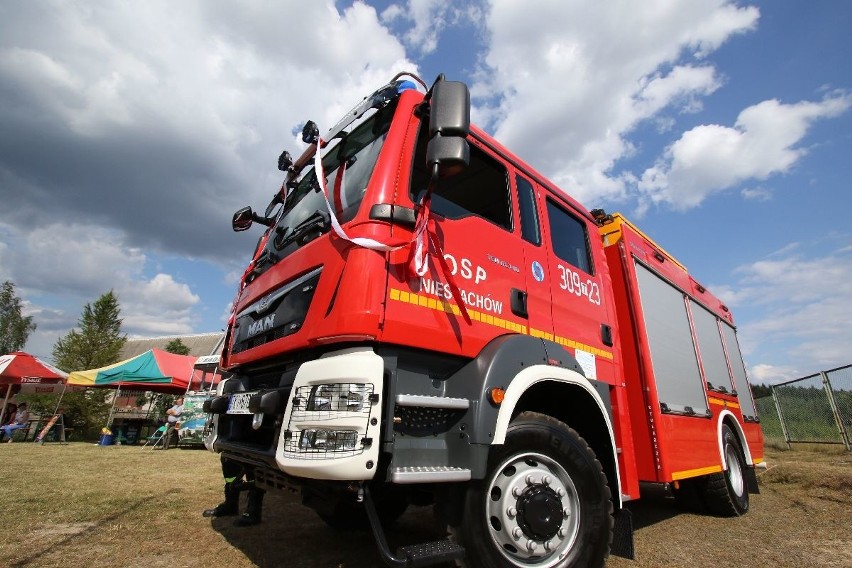 75 lat strażaków z Niestachowa! W prezencie dostali nowy wóz (ZDJĘCIA)
