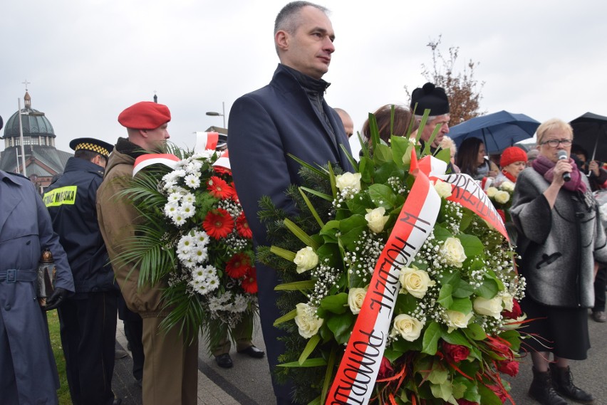 Uczcili pamięć pomordowanych w Katyniu i ofiar katastrofy...