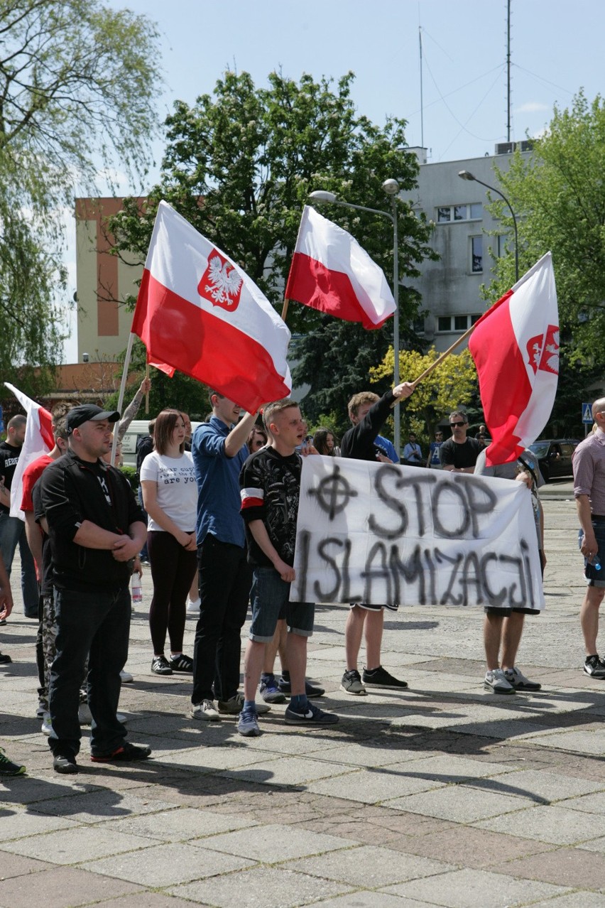 Manifestacji przyglądali się mieszkańcy Słubic.