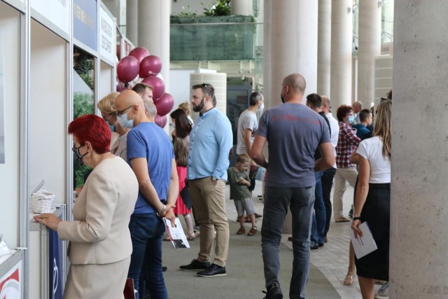 Archiwalne zdjęcia z poprzednich edycji Targów Mieszkaniowych Porannego. Każda edycja Targów cieszy się dużym zainteresowaniem.