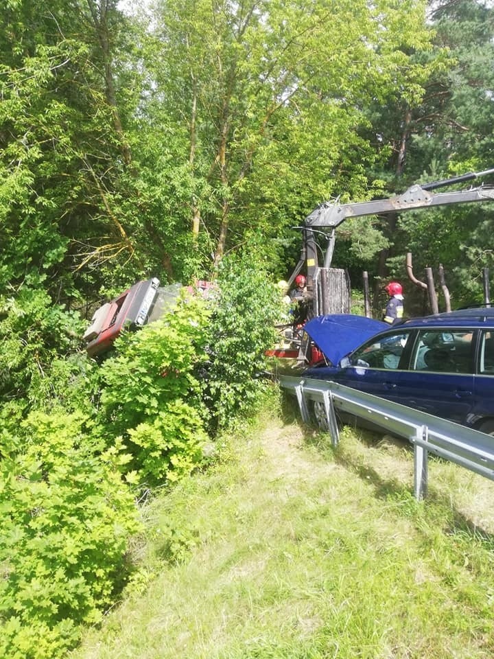 Wierzbiny. Wypadek na trasie na trasie Orzysz - Ełk. Osobówka uderzyła w ciągnik (zdjęcia)