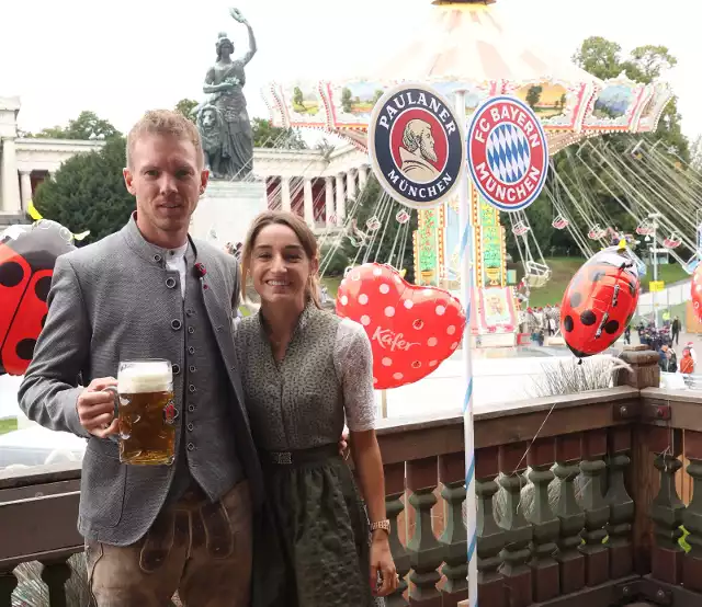 Trener Bayernu Monachium Julian Nagelsmann i jego nowa dziewczyna Lena Wurzenberger podczas tegorocznego festiwalu piwnego Oktoberfest, który rozpoczął się 17 września