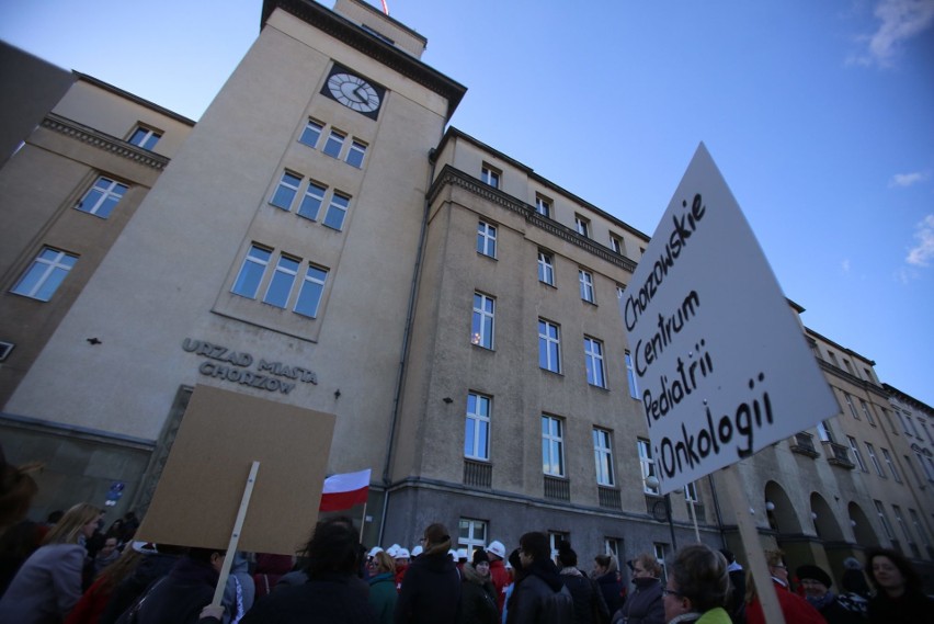 Protest pracowników Chorzowskiego Centrum Pediatrii i...