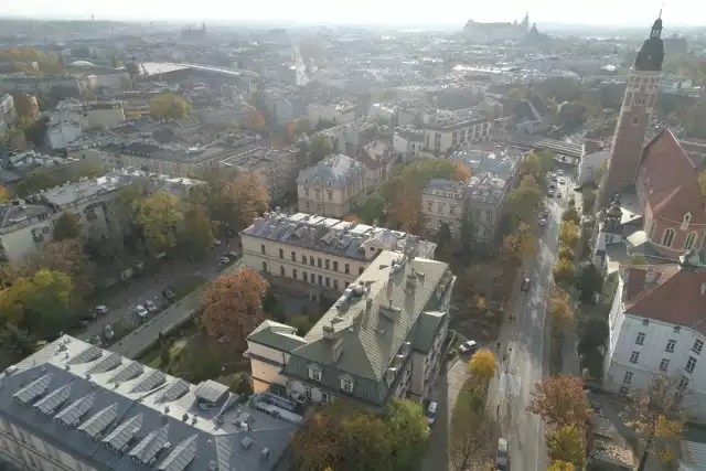 "Jeżeli chodzi o plan zagospodarowania przestrzeni wspólnej Wesołej zgodnie z potrzebami mieszkańców i różnych grup społecznych zainteresowanych obecnością na Wesołej – ARMK finalizuje właśnie rozmowy z władzami krakowskich uczelni dotyczące konkursu dla studentów architektury i urbanistyki na ich zagospodarowanie". Przypomnijmy, że miasto Wesołą kupiło w 2019 roku...