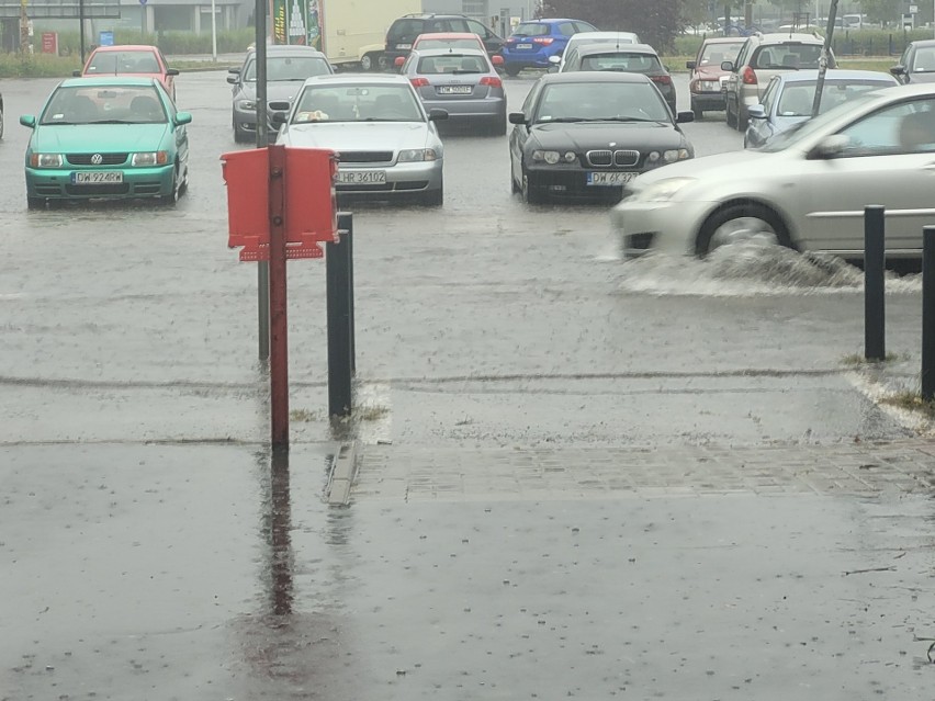 Ulewa we Wrocławiu. Miasto zalane