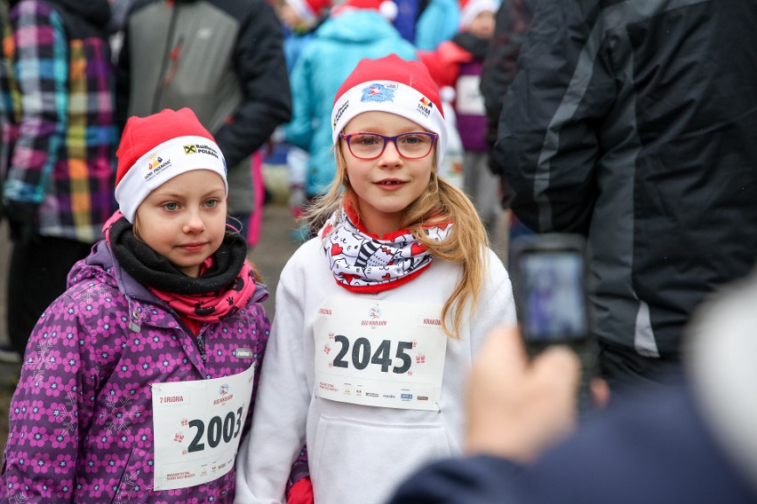 Dzieci pobiegły w Biegu Mikołajów 2017 w Krakowie