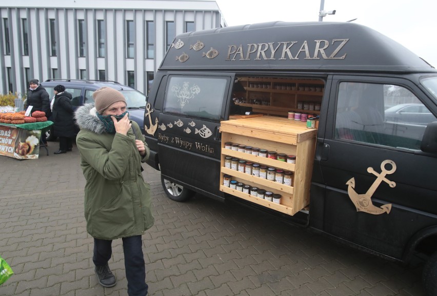 Bazarek na Bronowickiej cieszy się zainteresowaniem.