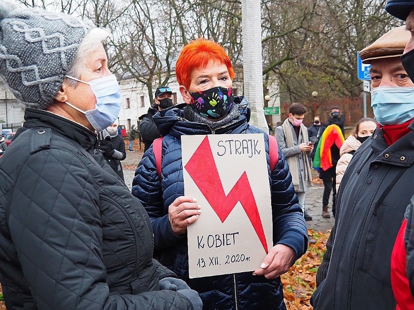 Strajk Kobiet. Tysiąc osób przeszło ulicami Łodzi w spontanicznej manifestacji