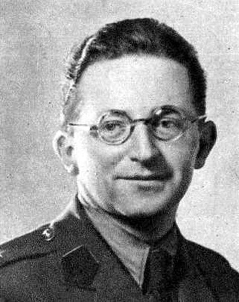 Rejewski jako podporucznik Armii Polskiej w Brytanii. Zdjęcie z przełomu 1943 i 1944 roku