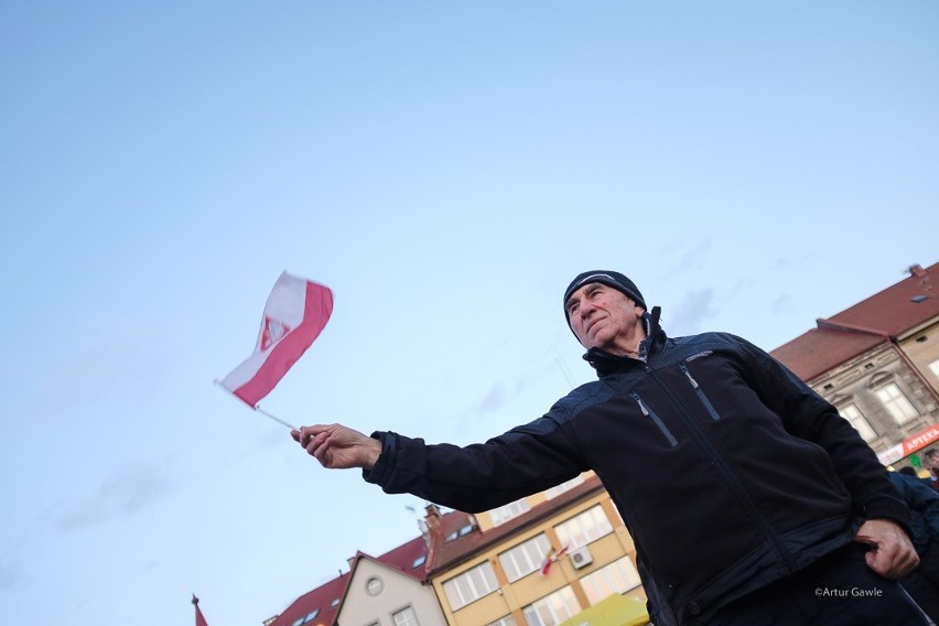 Wybory. Prezydent Andrzej Duda z tytułem honorowego obywatela Zakliczyna. Był zgrzyt. Ludowa kapela i dziecięcy chór kontra KOD [ZDJĘCIA]