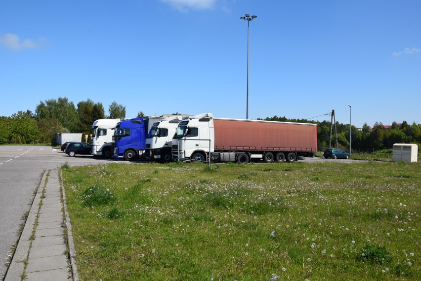 To właśnie na tym parkingu dochodzi do kradzieży.