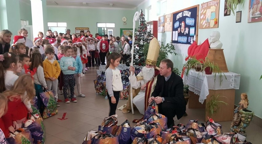 Przedświąteczna pomoc Caritas Diecezji Rzeszowskiej dla polskich dzieci na Ukrainie [ZDJĘCIA]